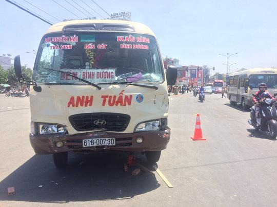 cong an noi ve vu xe khach tong 6 nguoi, keo le co gai - 3